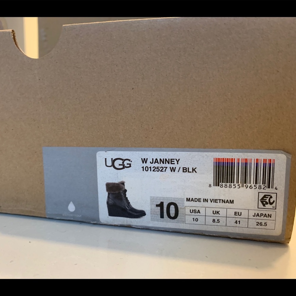 UGG Janney Boot Size 10 Woman